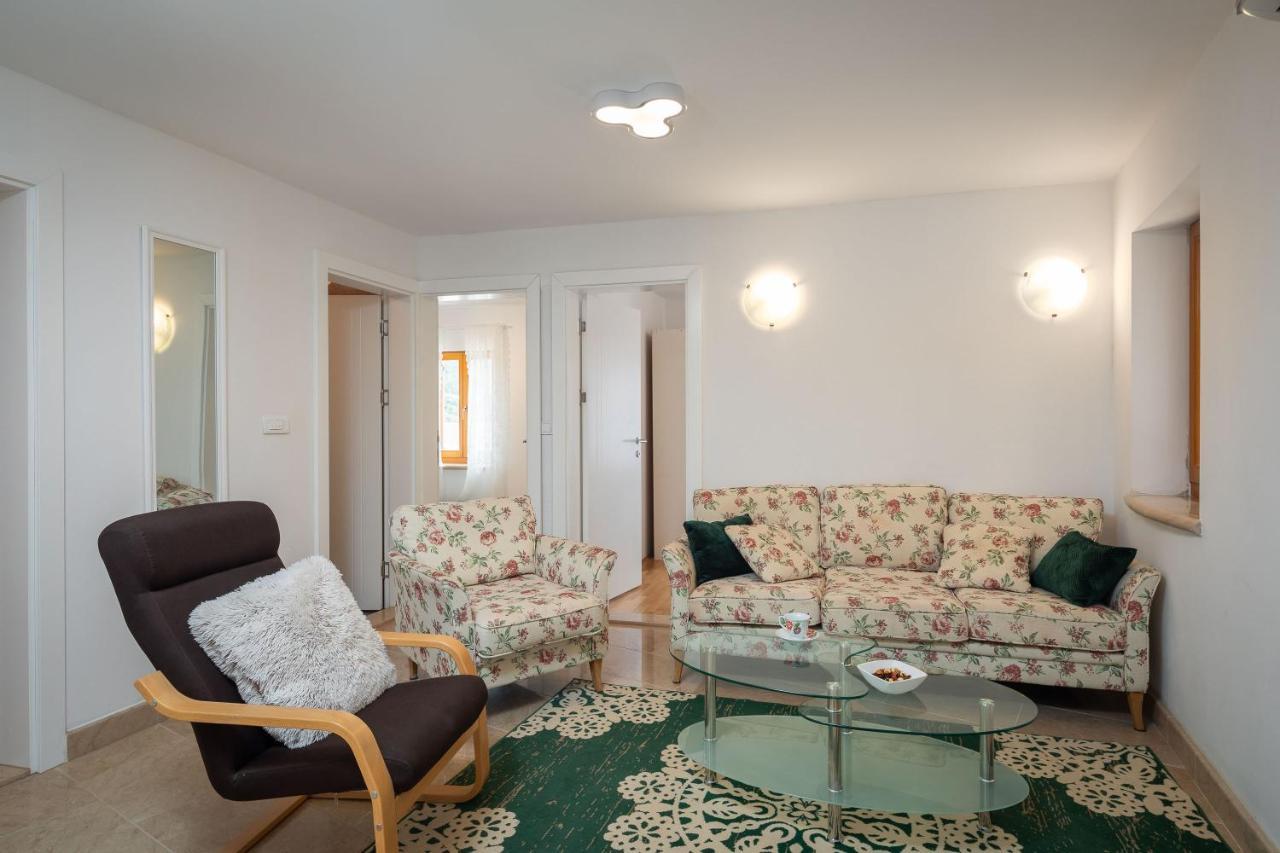 Luxury Stone Villa Nevija 2022 Private Villa Milna  Habitación foto